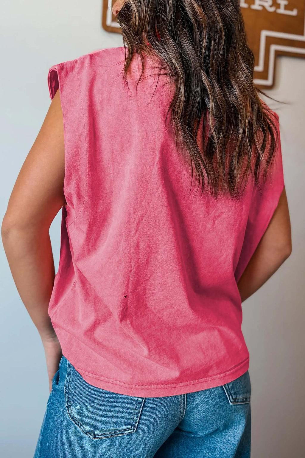 Débardeur femme rose sans manches, vue dos, coupe droite
