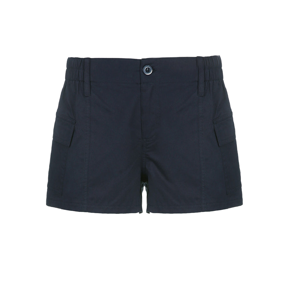 Short femme bleu marine en tissu, taille élastique, fermeture à bouton devant.