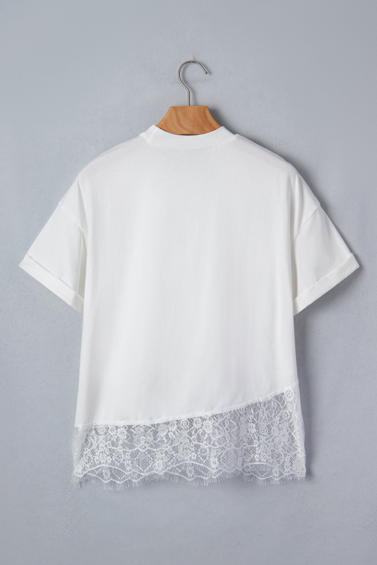 Haut femme blanc en coton, dos avec ourlet dentelle, manches courtes