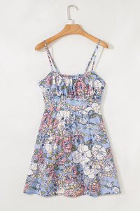 Robe courte fleurie bleu ciel à bretelles spaghetti, encolure carrée et volants