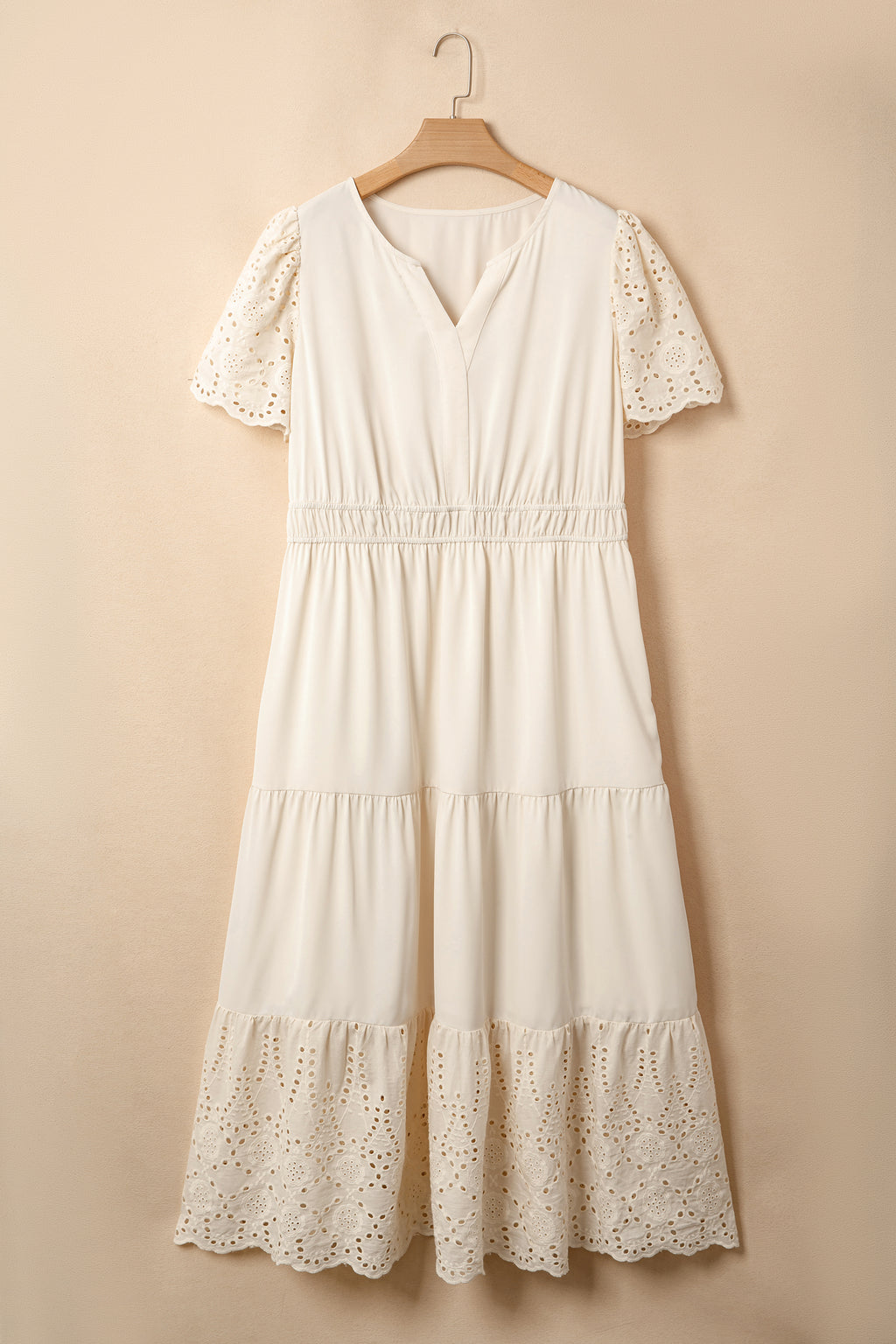 Robe maxi dentelle col en V, manches courtes, jupe évasée à bordure ajourée