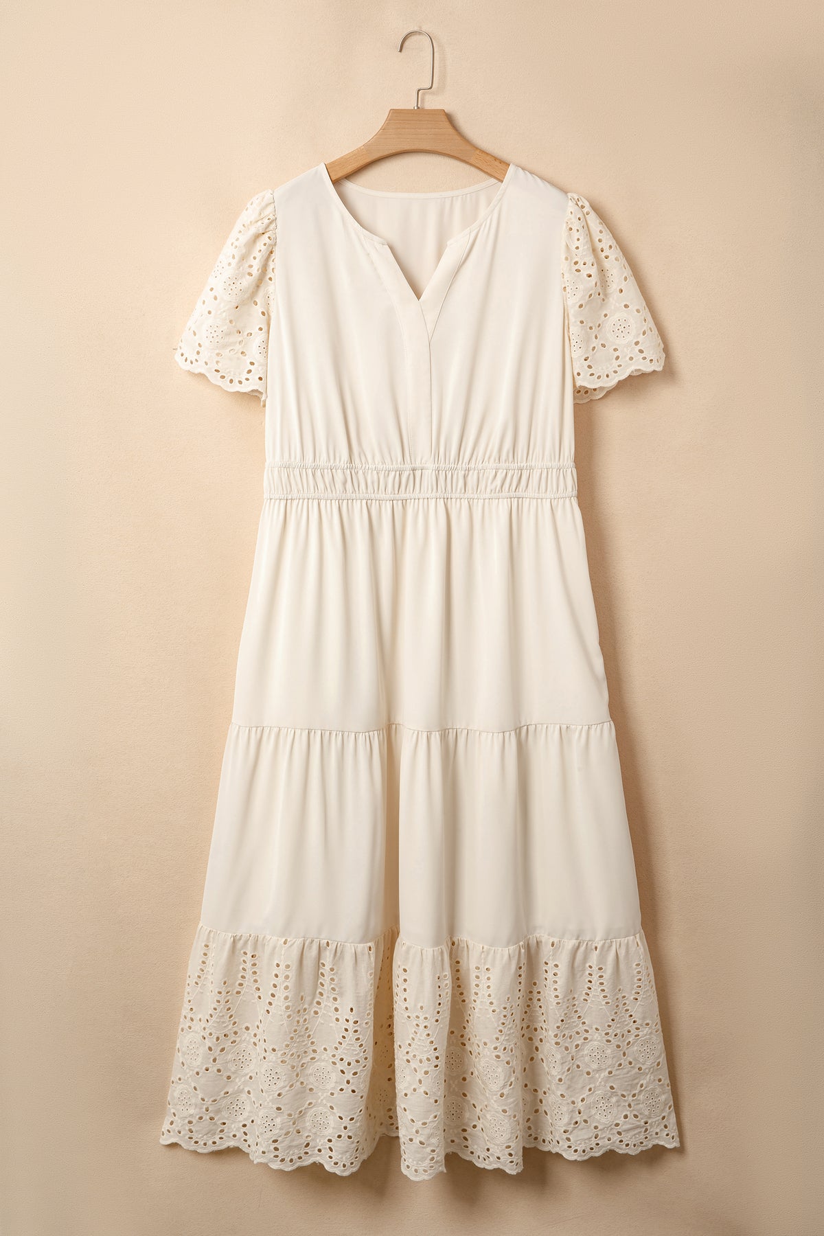Robe maxi dentelle col en V, manches courtes, jupe évasée à bordure ajourée