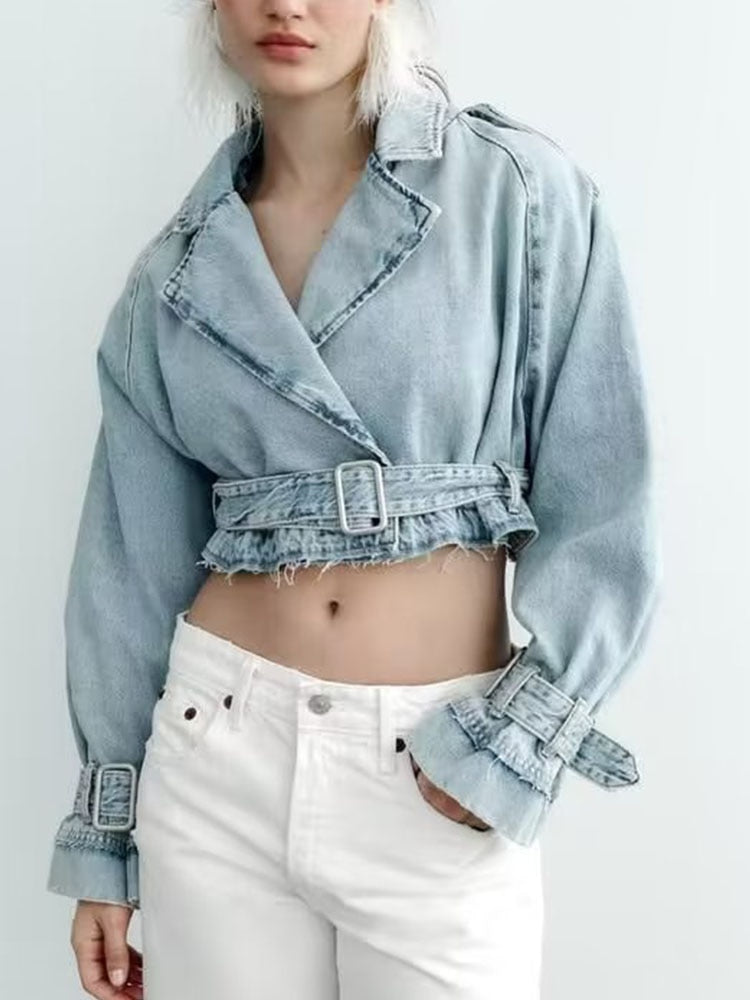 Veste en jean bleu ciel ceinturée à col rabattu, manches longues, patte boutonnée