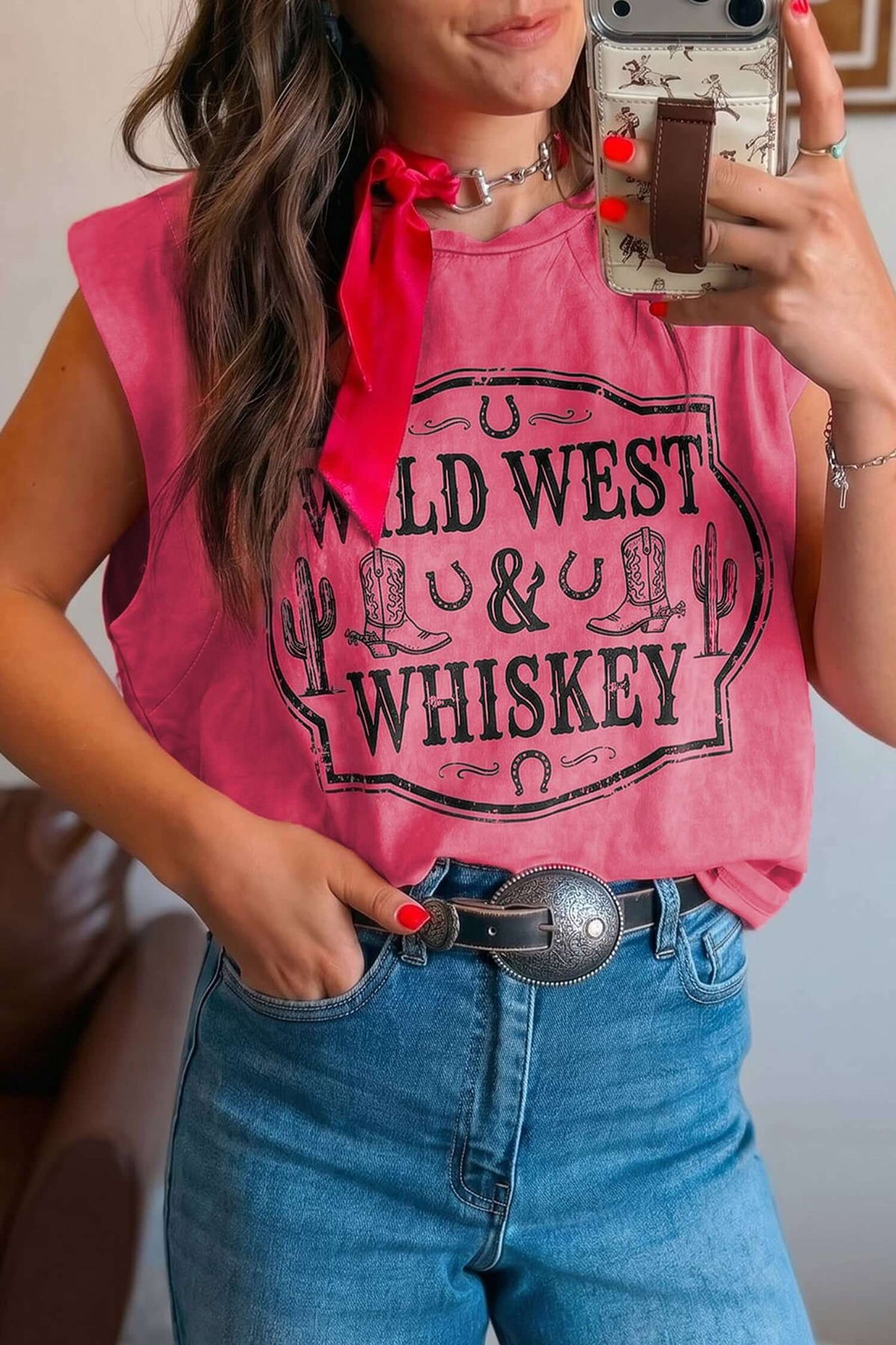 Débardeur femme rose sans manches imprimé « Wild West & Whiskey » noir
