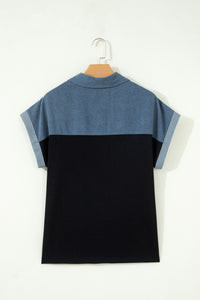 Haut polo bicolore en denim, vue dos : col droit et empiècement noir.