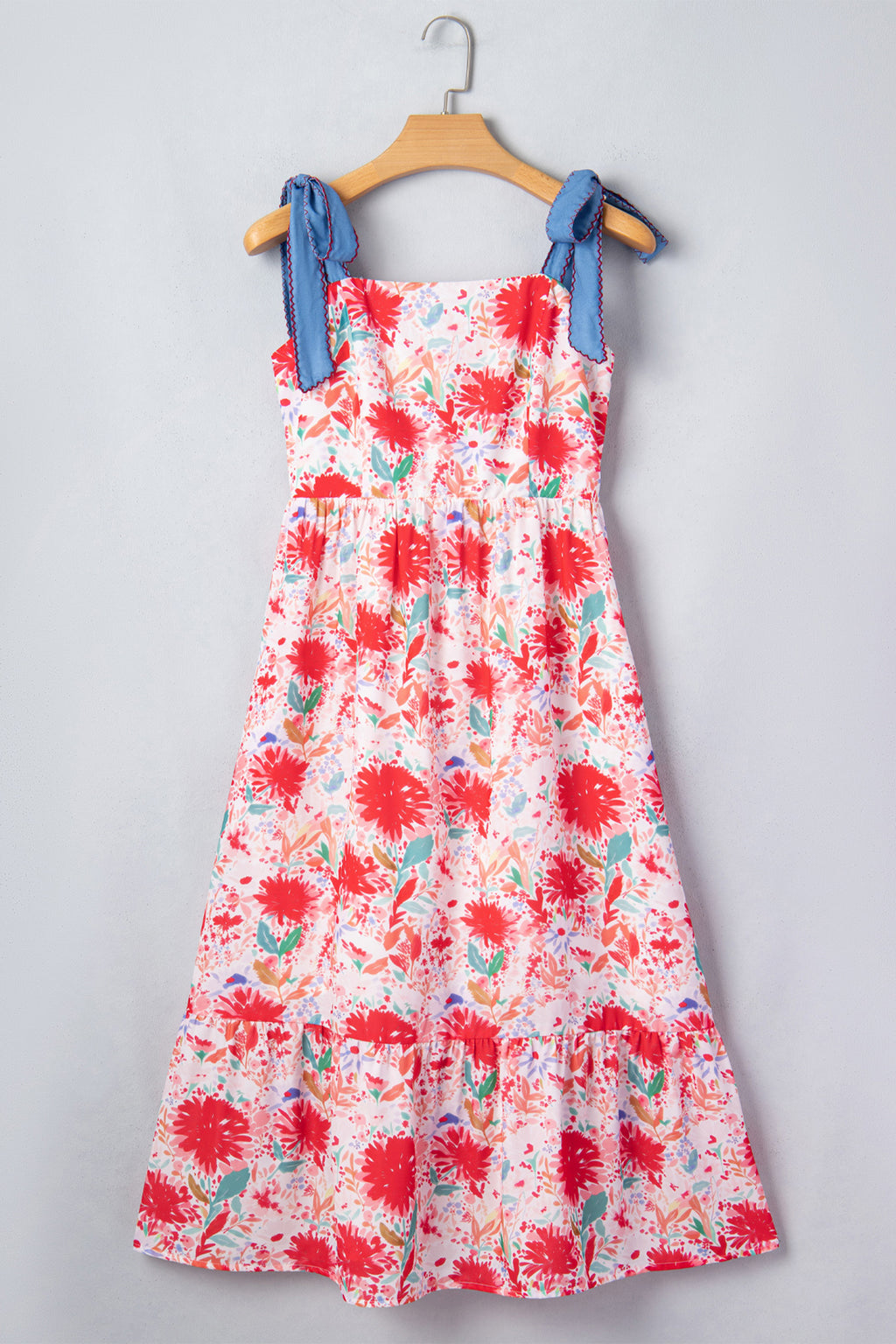 Robe midi imprimée floral rouge et verte, bretelles nouées bleues, robe à fronces.