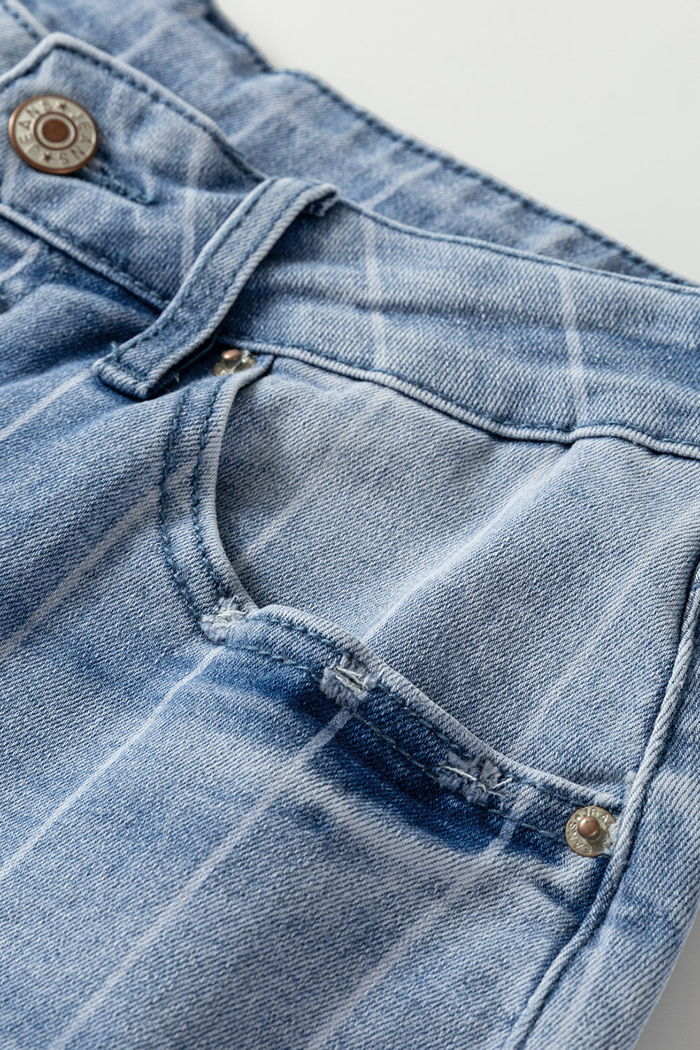 Jean Large Bleu Clair à Rayures Fines et Multi-Boutons