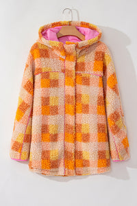 Veste à capuche sherpa orange à carreaux, vue de face, patte boutonnée