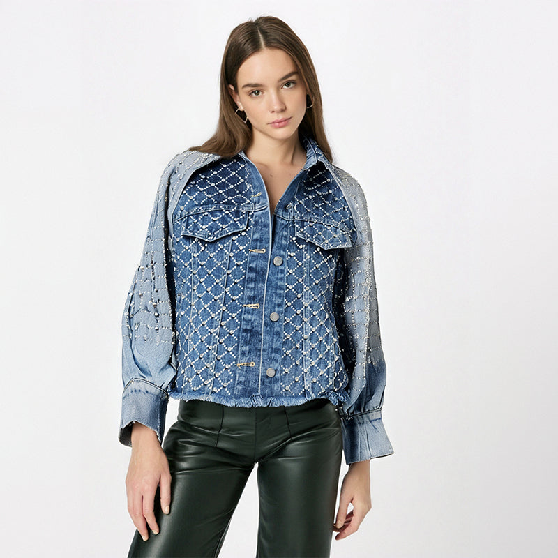 Veste en jean bleu avec strass sur les poches et le buste, col chemise