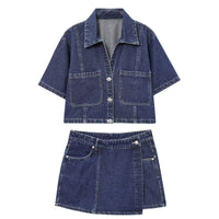 Ensemble en jean bleu foncé : veste boutonnée et jupe évasée avec poches et surpiqûres