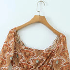 Élégance Sublime : 5 Détails Irrésistibles de la Robe Sexy à Manches Longues