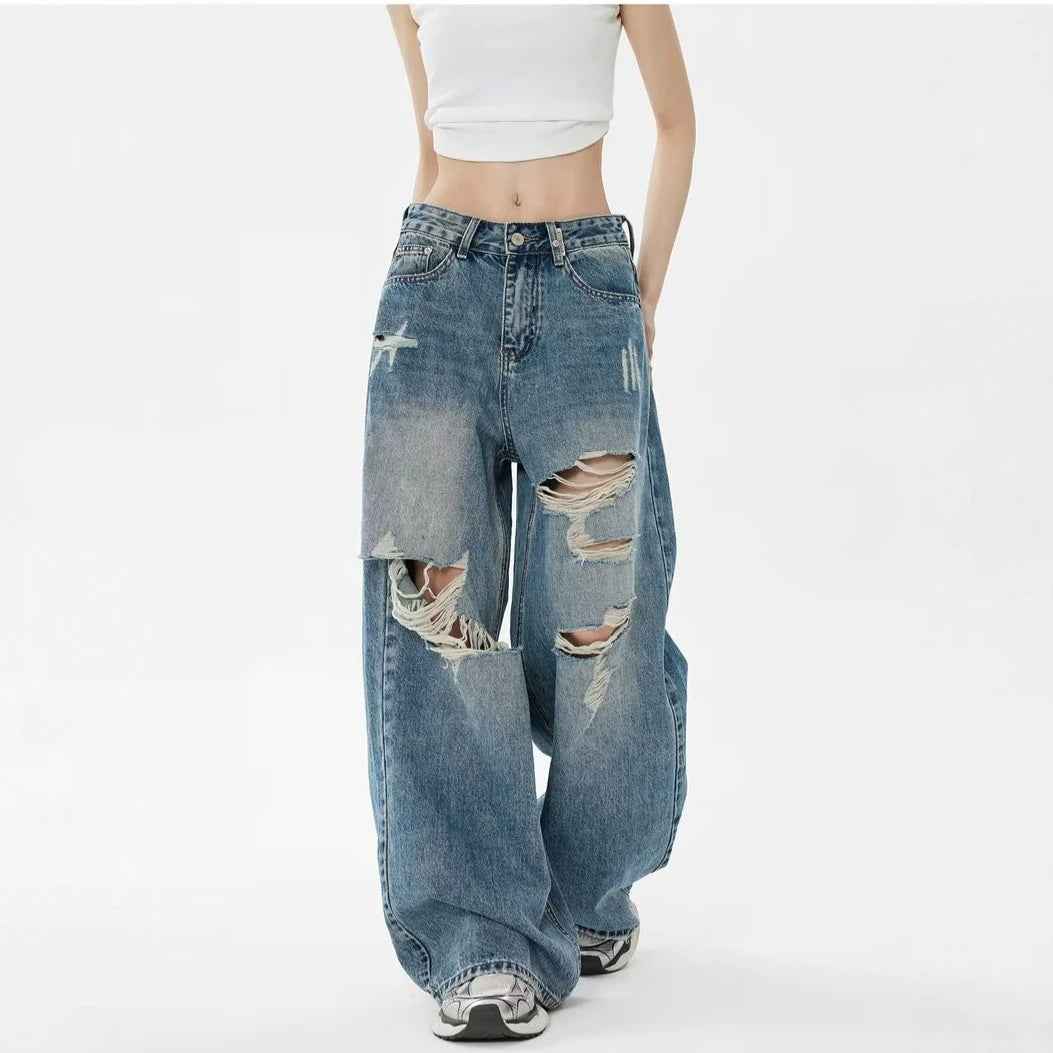 Pantalon en jean bleu taille haute ample, déchirures aux genoux, poches arrière