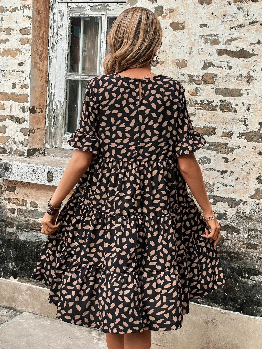 Robe populaire à col rond et manches courtes - Style élégant et coupe régulière