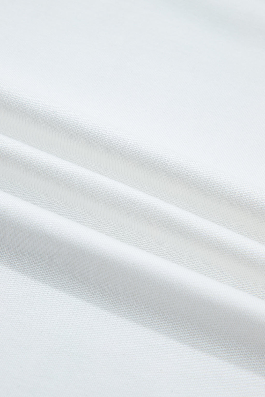 Tissu de haut femme blanc en coton, surface lisse et légère