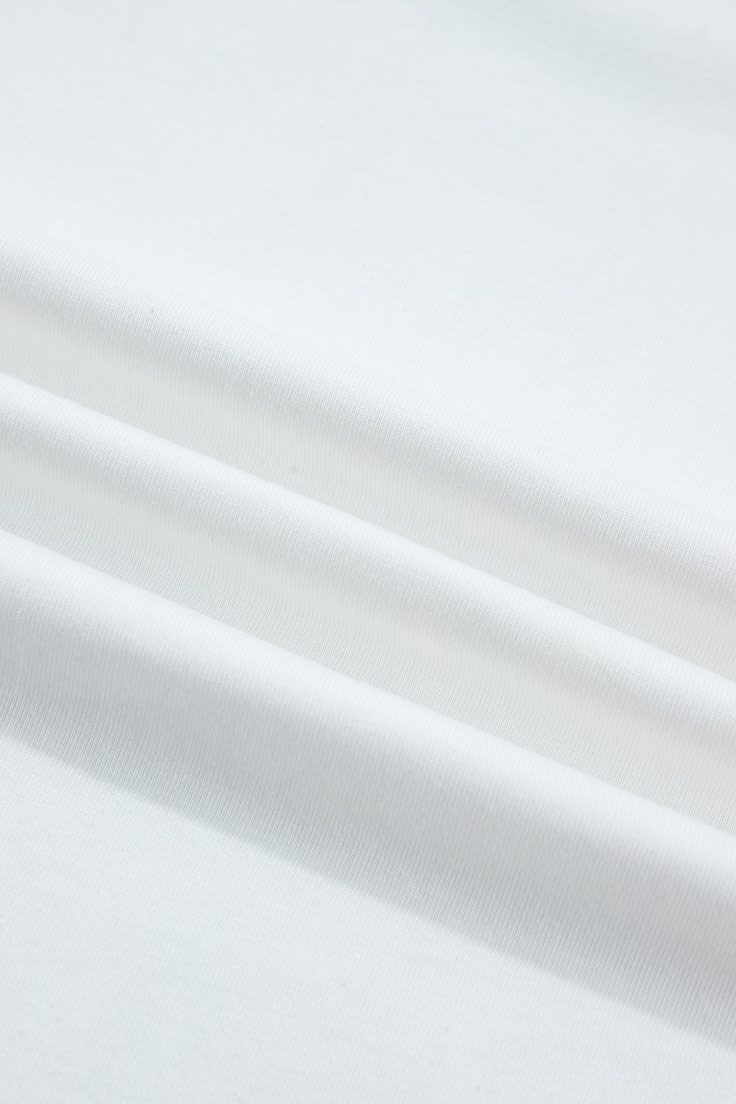 Tissu de haut femme blanc en coton, surface lisse et légère
