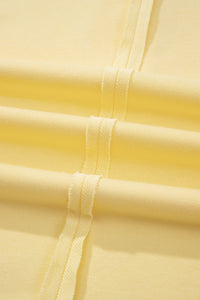 Tissu jaune crème avec texture légère et surpiqûres décoratives
