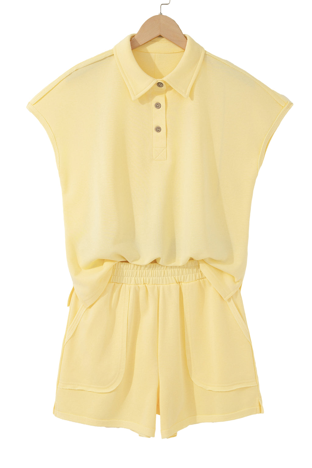 Ensemble polo et short femme jaune crème, polo boutonné et short fluide