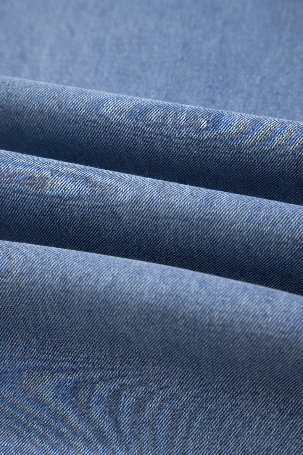 Tissu jean bleu clair, gros plan de la toile denim