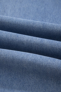 Tissu jean bleu clair, gros plan de la toile denim