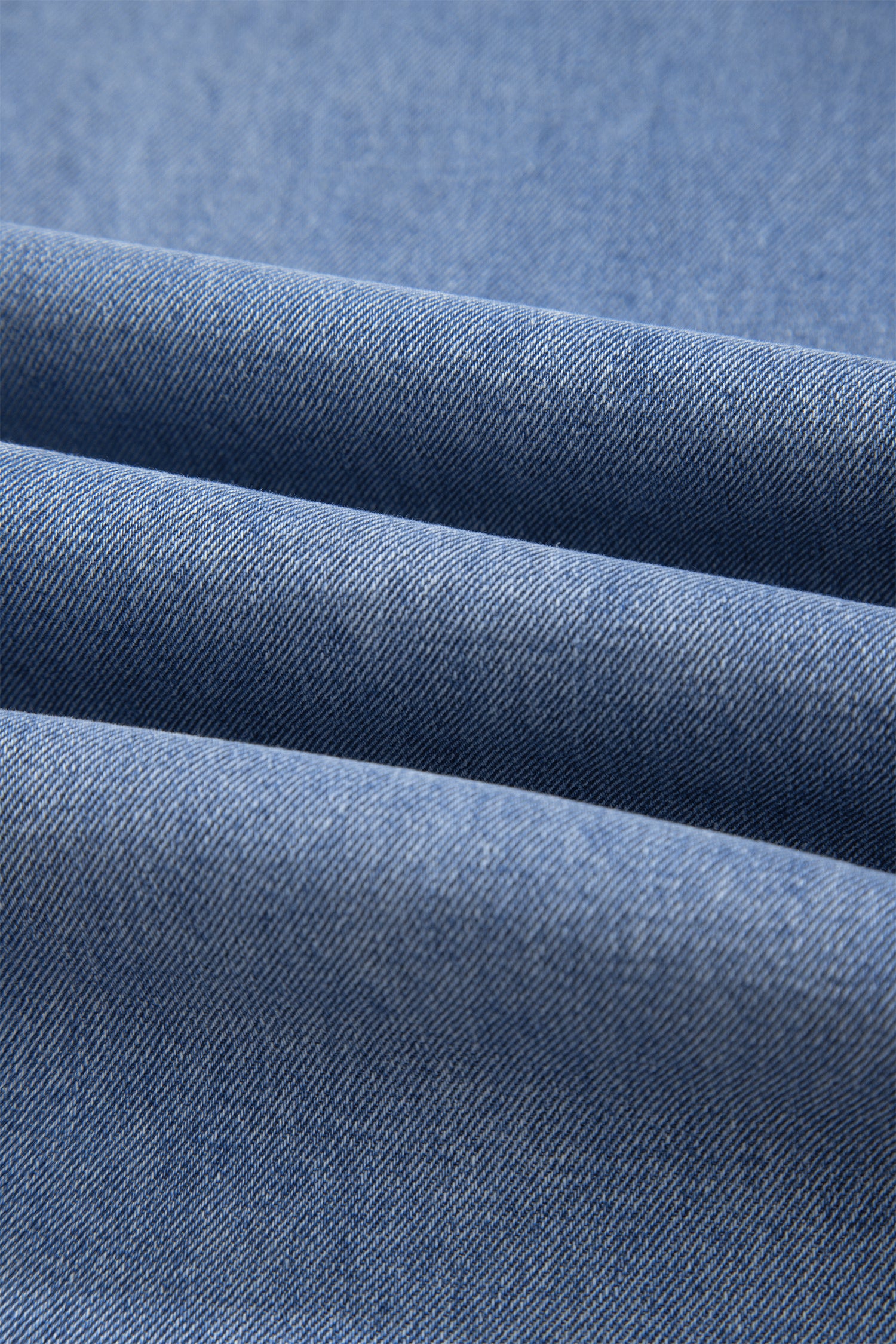 Tissu jean bleu clair, gros plan de la toile denim