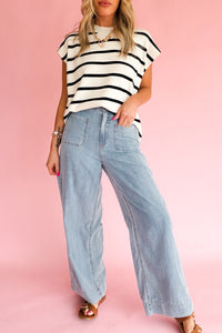 Jean denim bleu clair à jambes larges, taille mi-haute, poches devant
