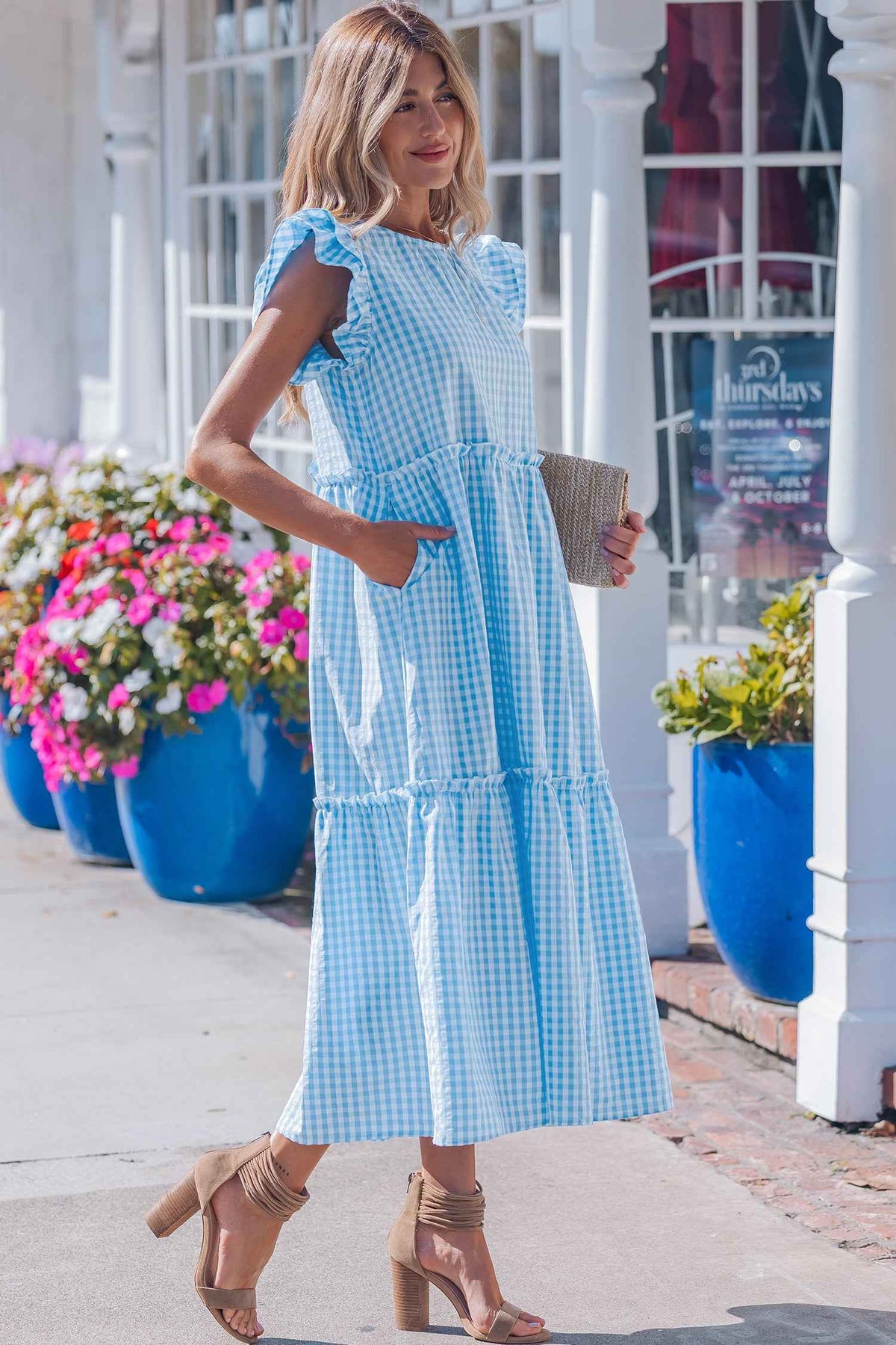 Robe longue vichy bleu ciel à volants, encolure carrée, femme