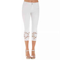 Short en denim blanc pour femme, longueur capri, ourlet en dentelle beige
