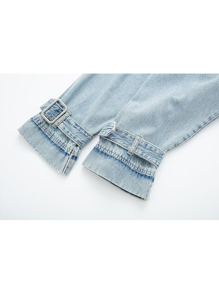 Veste en jean bleu ciel avec ceinture à boucle et bouton, manches longues, détail