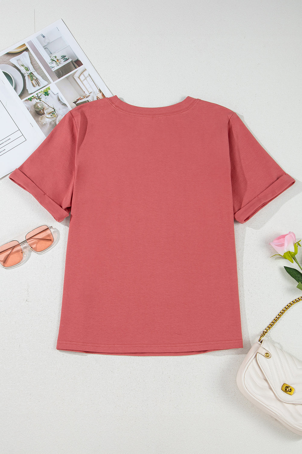 T-shirt rouge mineral uni, coupe avec col rond et manches courtes