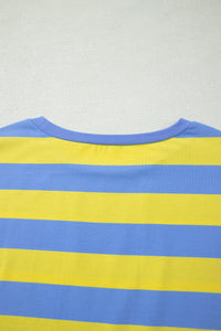 T-shirt rayé bleu et jaune, encolure ronde et bandes horizontales
