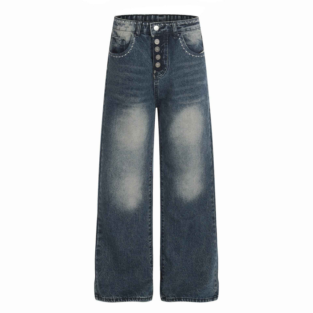 Jean femme bleu taille mi-haute, patte boutonnée et poches avant à coutures.