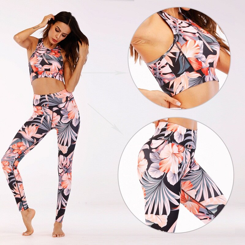 Ensemble de sport femme floral : top sans manches et leggings ajustés, zoom sur le motif.