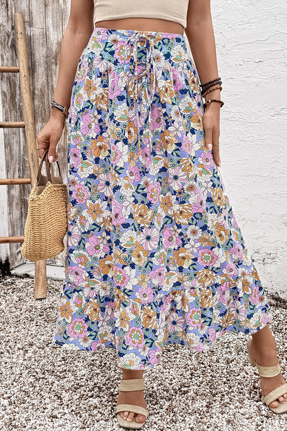 Jupe longue à taille haute en tissu fleuri multicolore, volants superposés à l’ourlet.