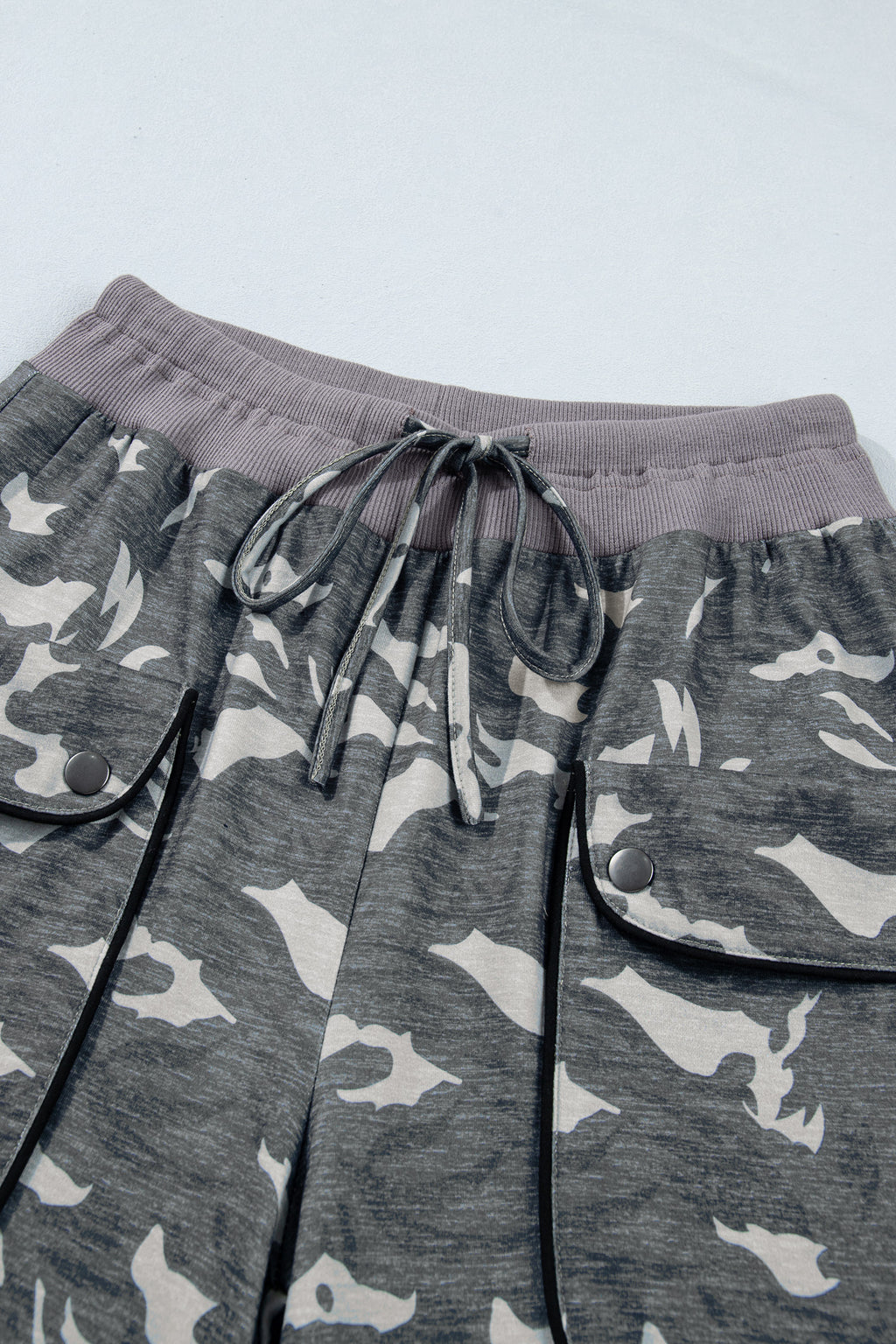 Jogger Camouflage Ceinture Contrastante et Cordon – 2 Coloris