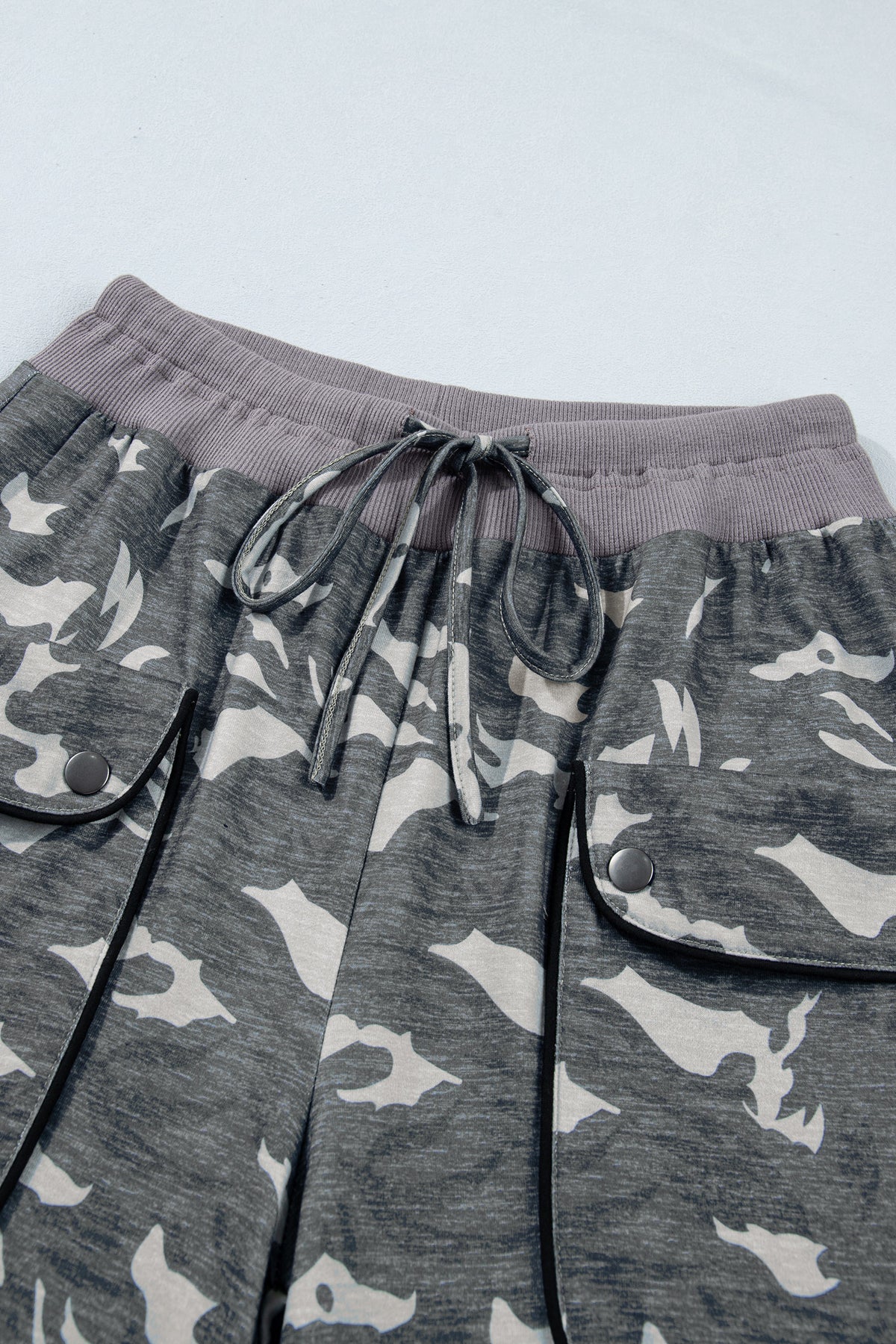 Jogger Camouflage Ceinture Contrastante et Cordon – 2 Coloris