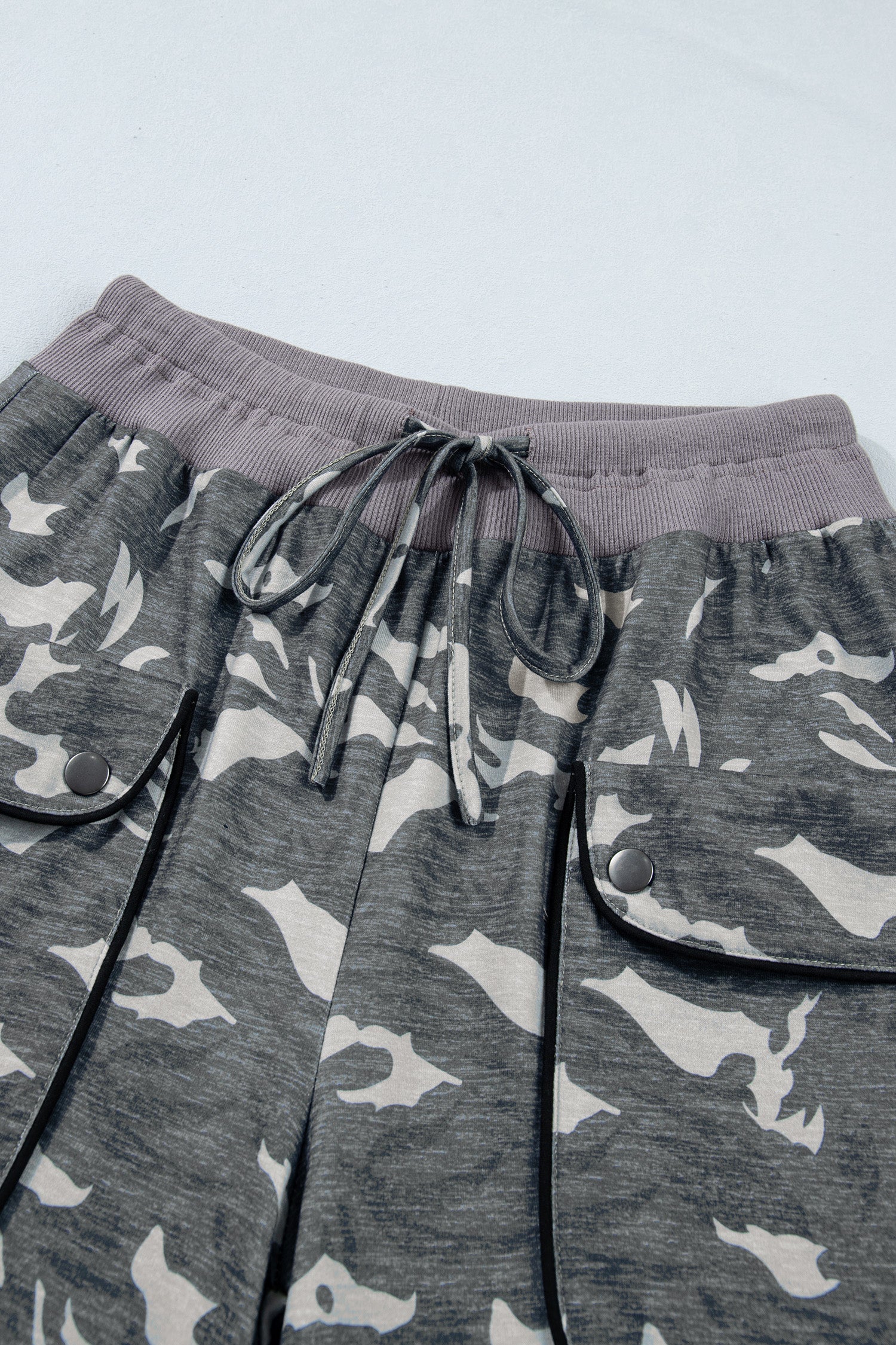 Jogger Camouflage Ceinture Contrastante et Cordon – 2 Coloris