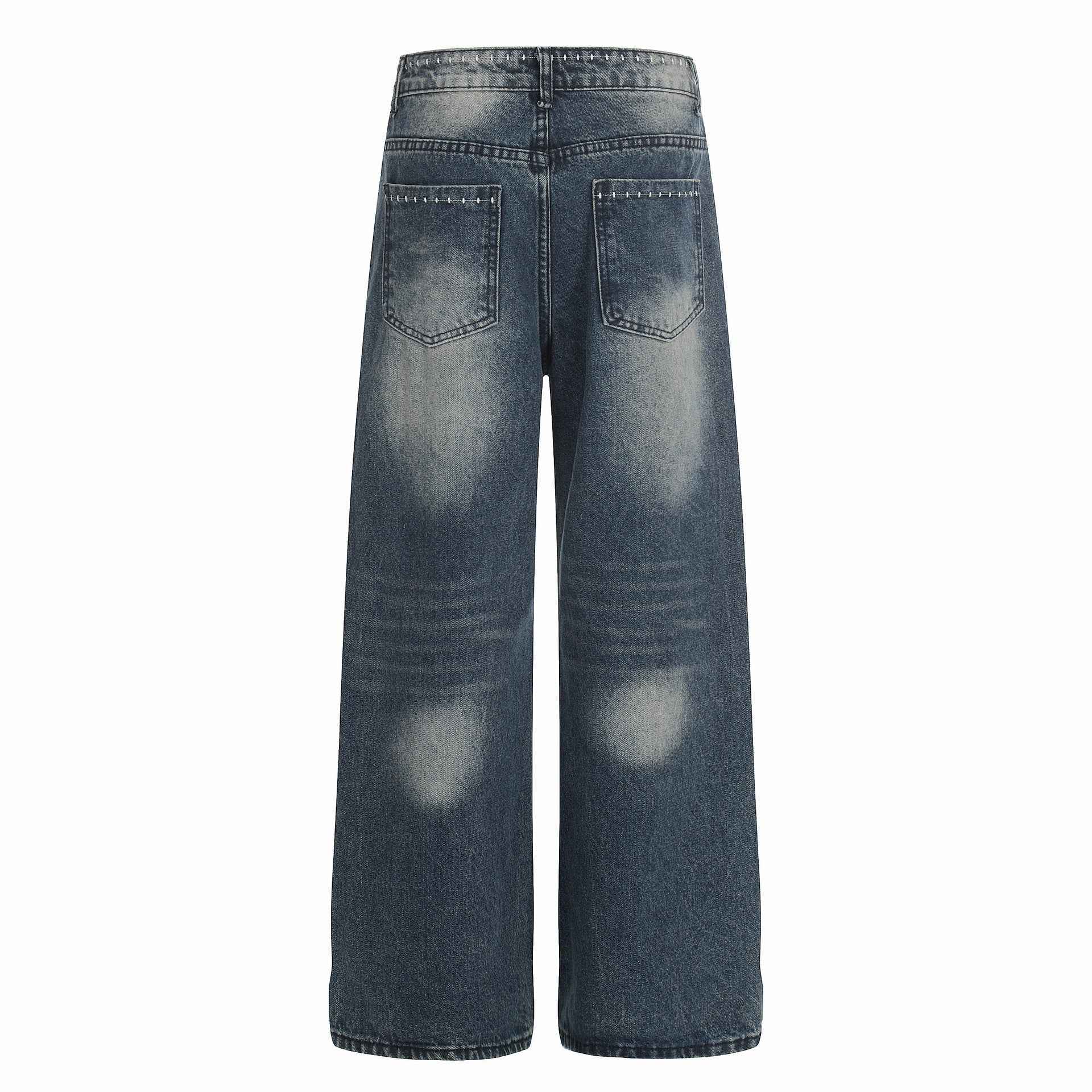 Jean femme bleu taille mi-haute, poches arrière et coutures contrastées.