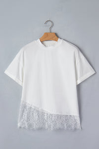 Haut femme blanc en coton, ourlet dentelle, porté sur cintre