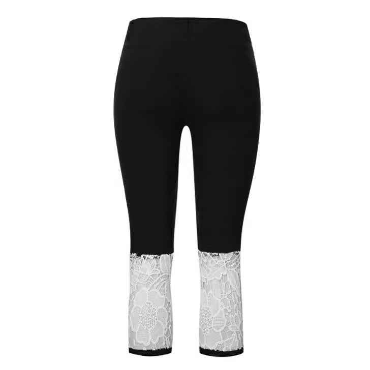 Short en denim noir pour femme, coupe capri, empiècement dentelle beige en bas