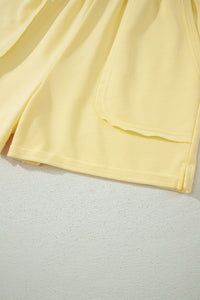 Short jaune crème femme ample, ourlet et poche plaquée