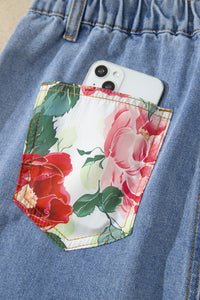 Jean bleu clair ample, poche patch floral signe de la paix, téléphone