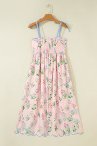 Robe midi à bretelles imprimé floral, base rose clair, taille froncée, bretelles nouées