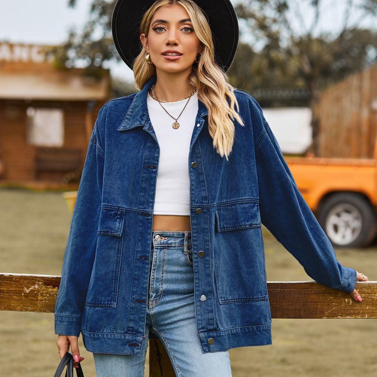 Veste en jean bleu pour femme, coupe ample, poches poitrine et boutonnage