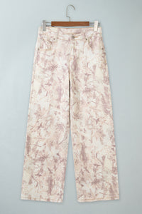 Jean large femme en toile à motif camouflage rose clair, taille haute, coupe ample.