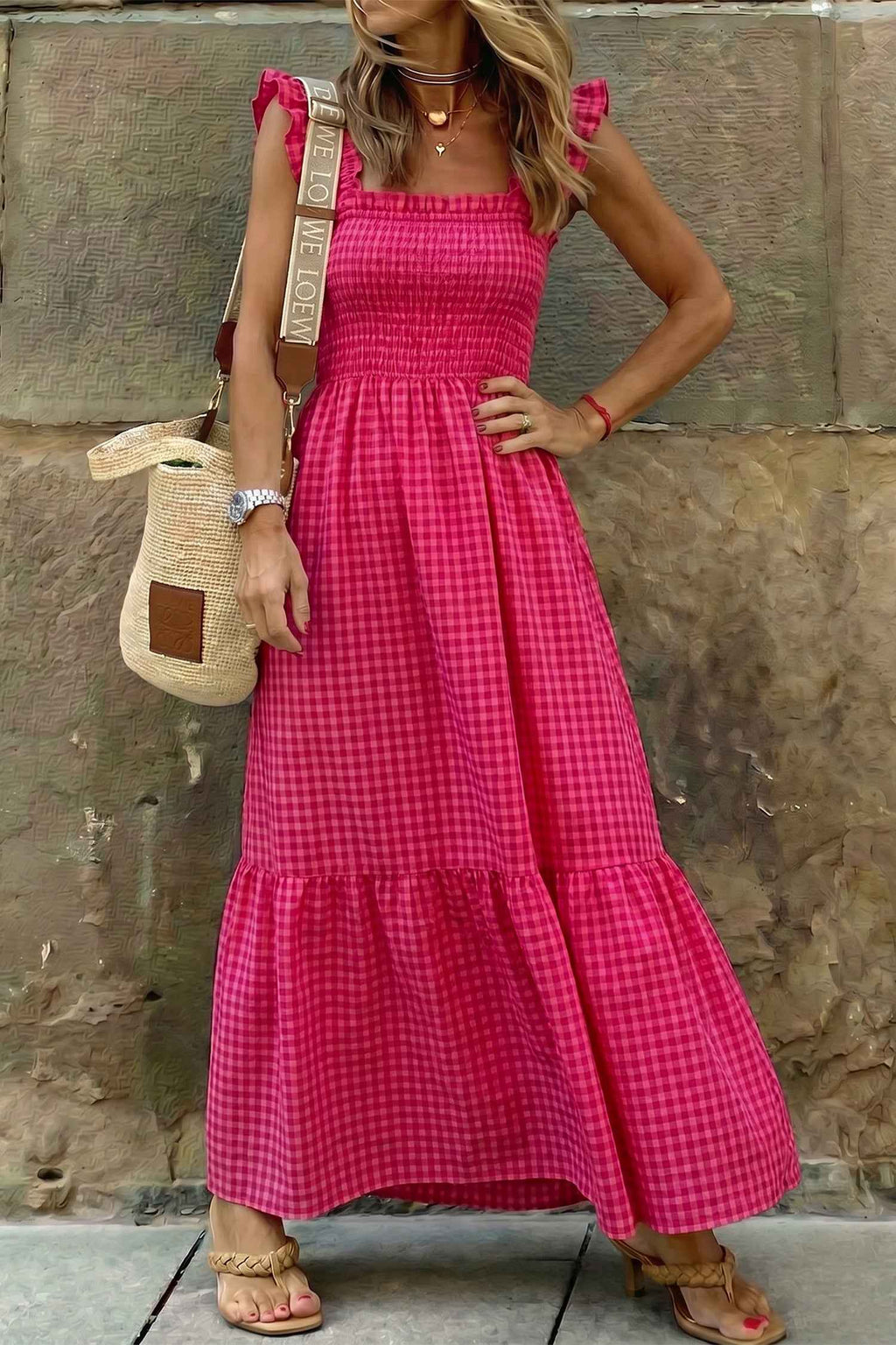 Robe longue rouge à carreaux, smockée poitrine, bretelles à volants, ourlet volanté