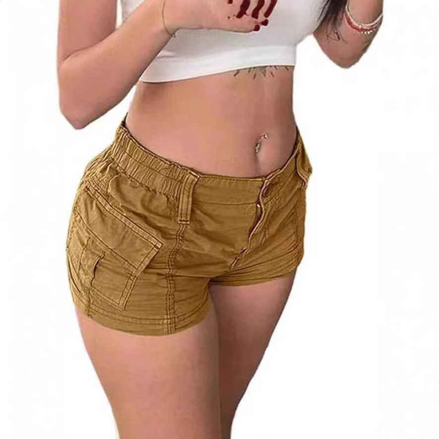 Short femme jaune moutarde en tissu, taille élastique, poches plaquées devant.