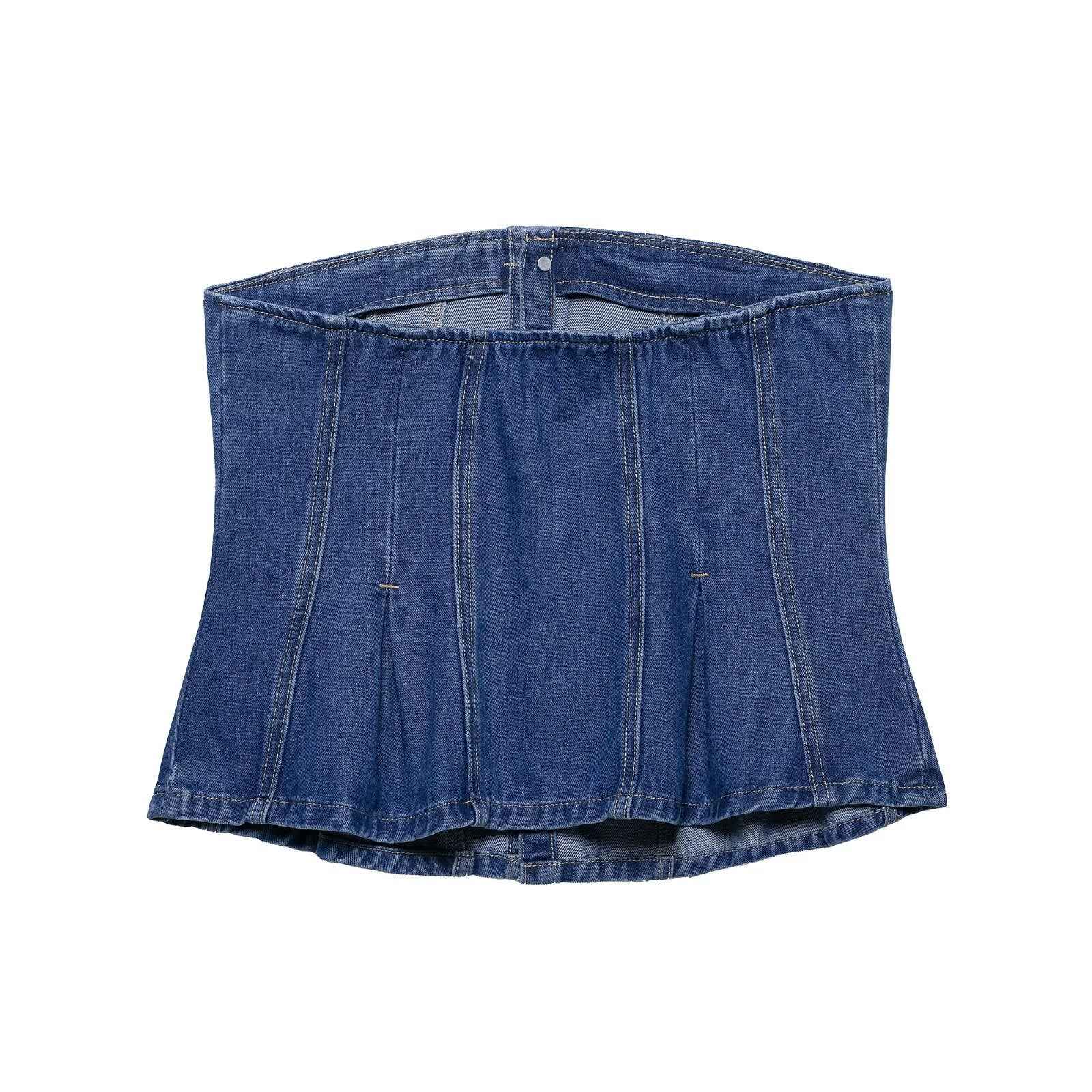 Top en jean bleu foncé au dos, coutures et boutons, finition volantée au bas.