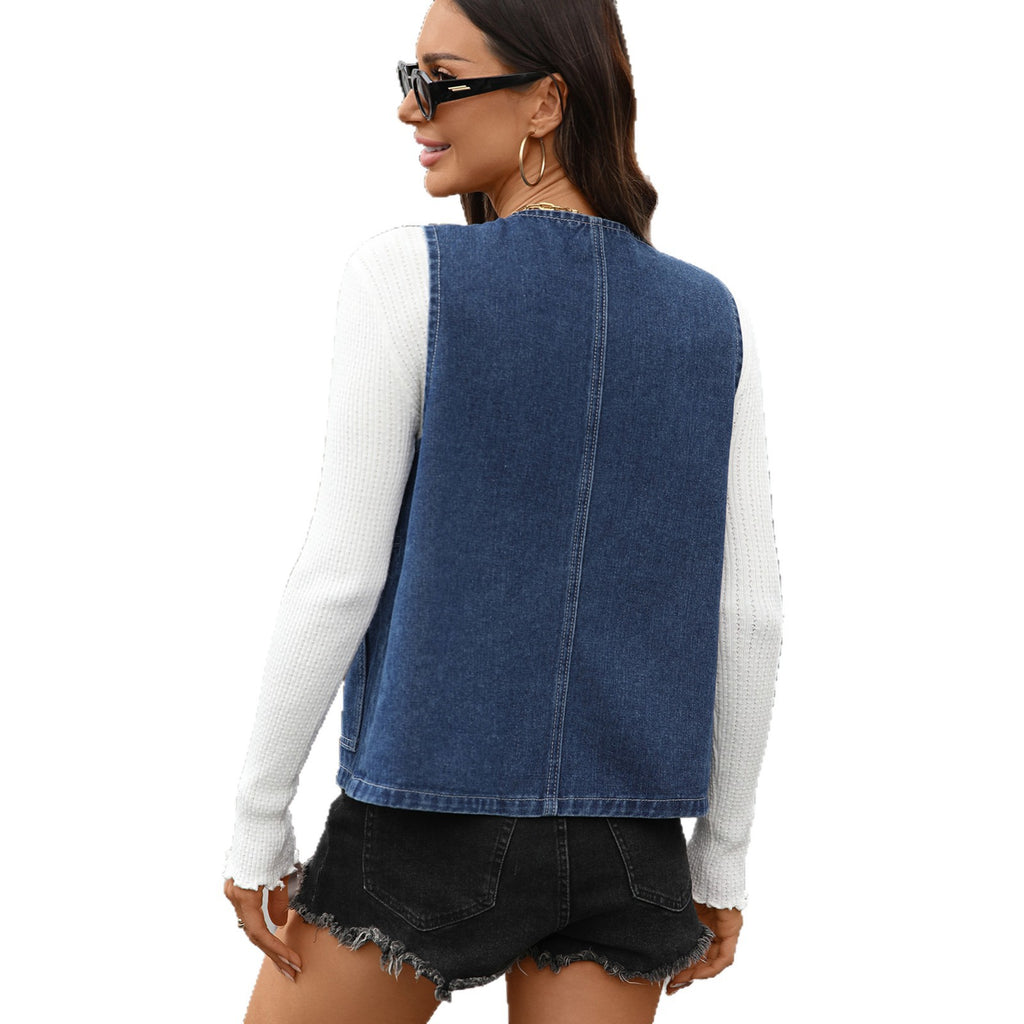 Gilet en jean bleu sans manches femme, vue dos, surpiqûres et coupe droite