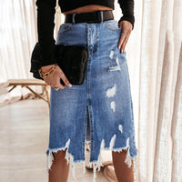 Jupe en jean bleue taille haute avec déchirures, fentes et ourlet frangé