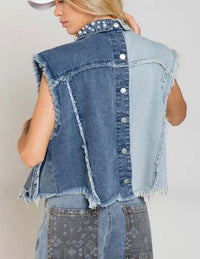 Gilet en jean sans manches au dos, boutonnage et empiècements contrastés